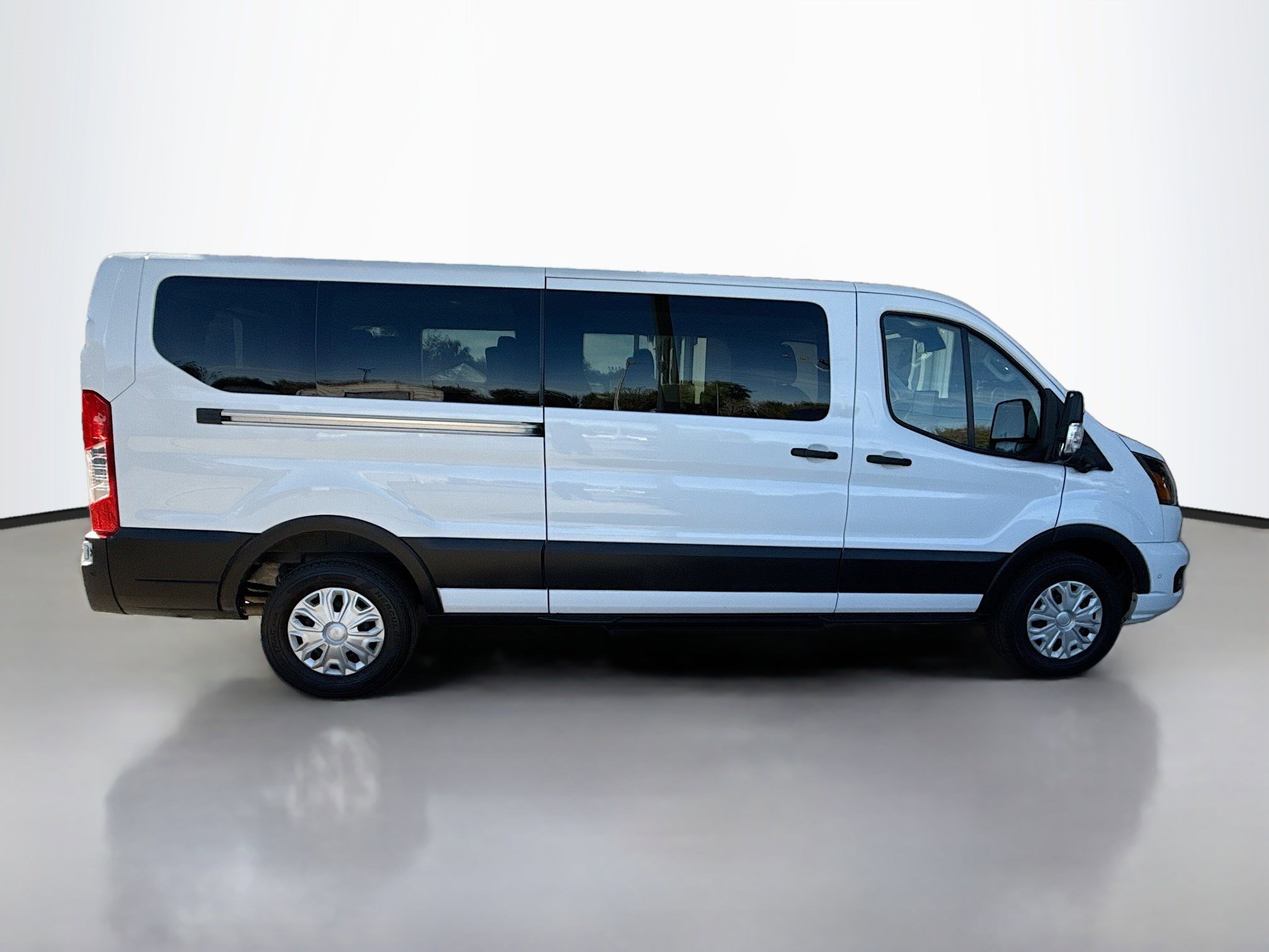 Used 2023 Ford Transit 350 XLT image 11