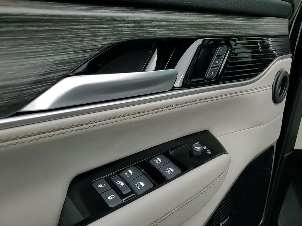 Used 2024 Jeep Wagoneer L Series III w/ Premium Group I image 20