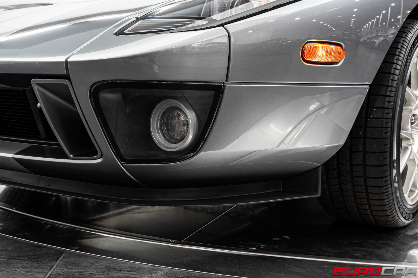 Used 2006 Ford GT RWD image 13