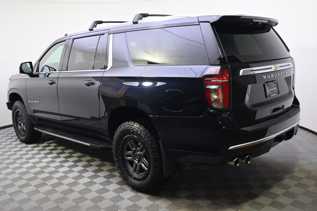 Used 2023 Chevrolet Suburban High Country image 3