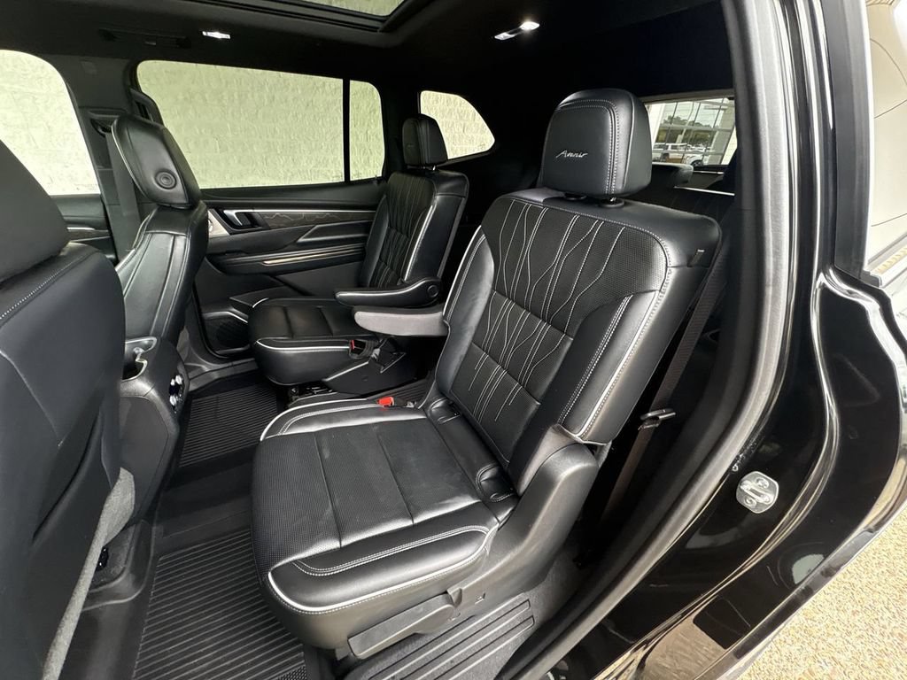 Certified 2025 Buick Enclave Avenir AWD/4WD image 26