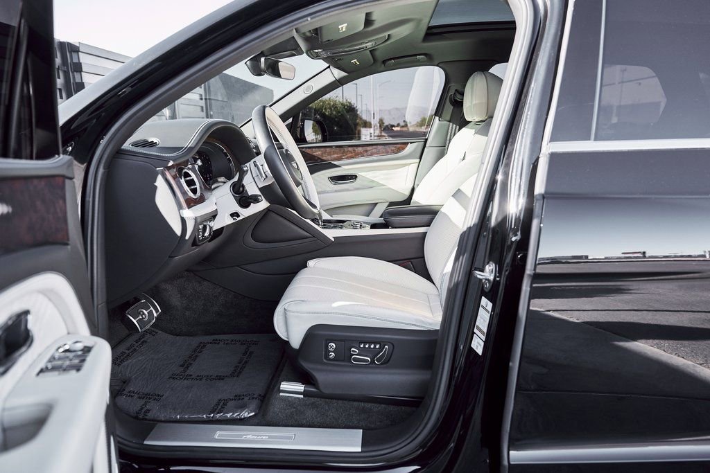 Used 2023 Bentley Bentayga Extended Wheelbase AWD/4WD image 30