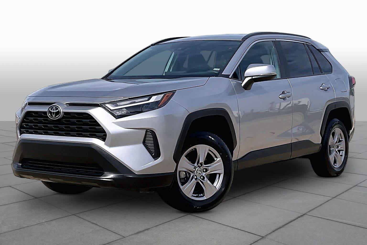 Used 2025 Toyota RAV4 XLE image 2