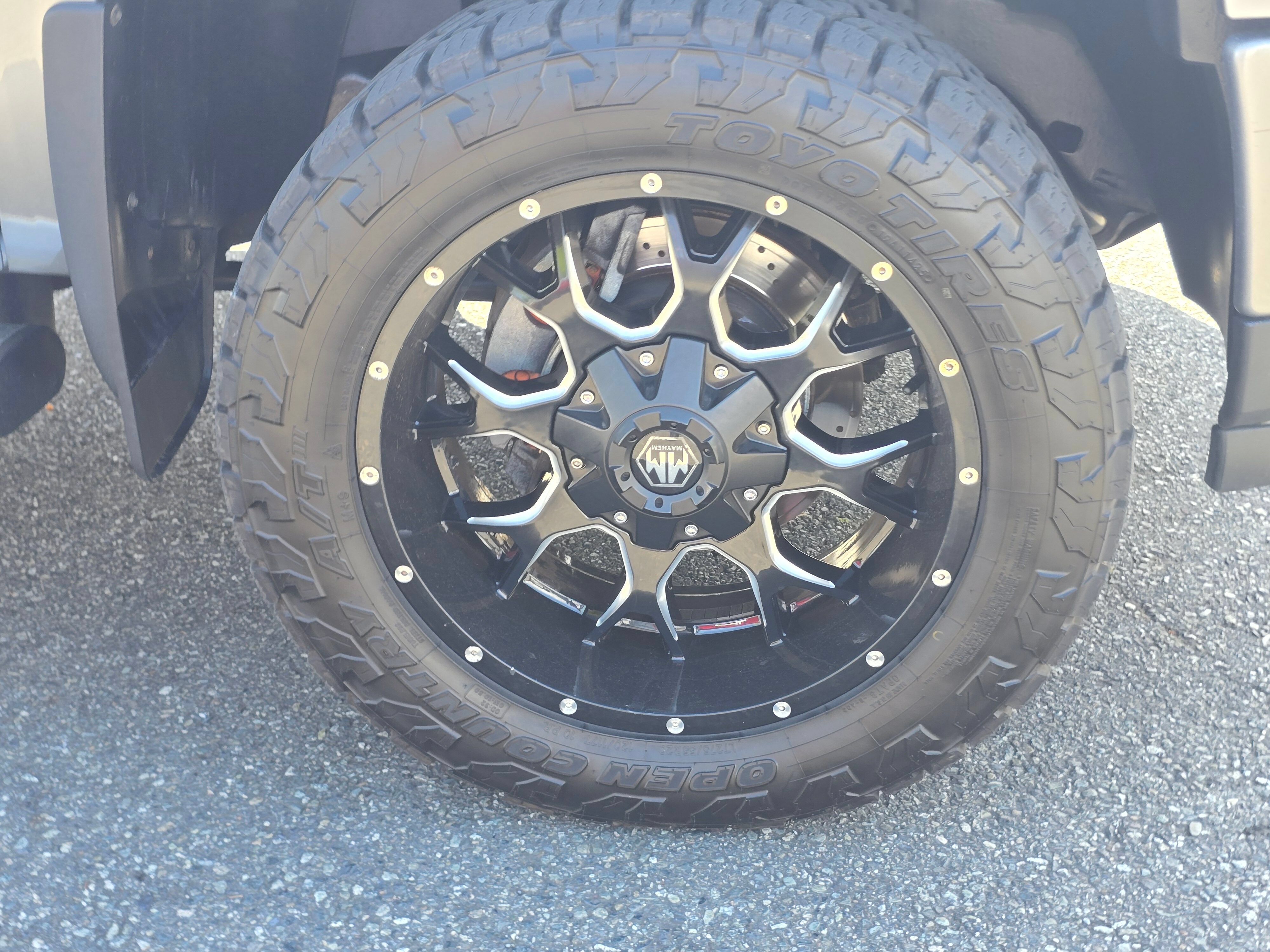 Used 2013 GMC Sierra 2500 Denali w/ Suspension Package, Off-Road AWD/4WD image 9