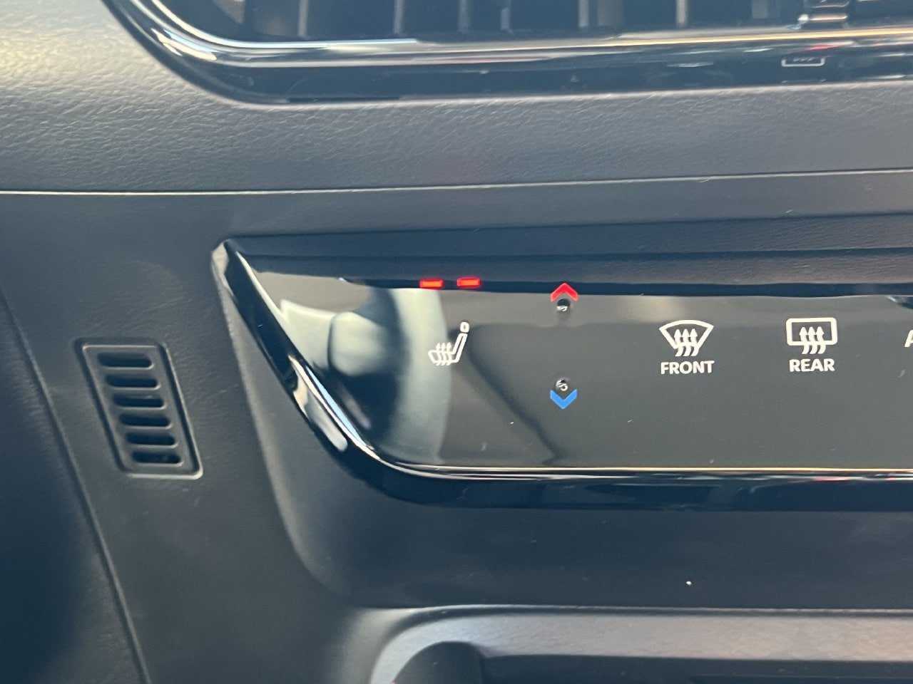 New 2027 Nissan Kicks SR FWD image 12