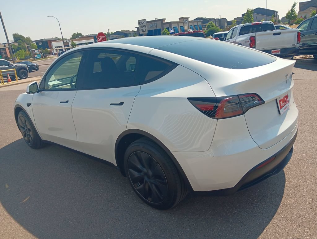 Used 2024 Tesla Model Y Long Range AWD/4WD image 3