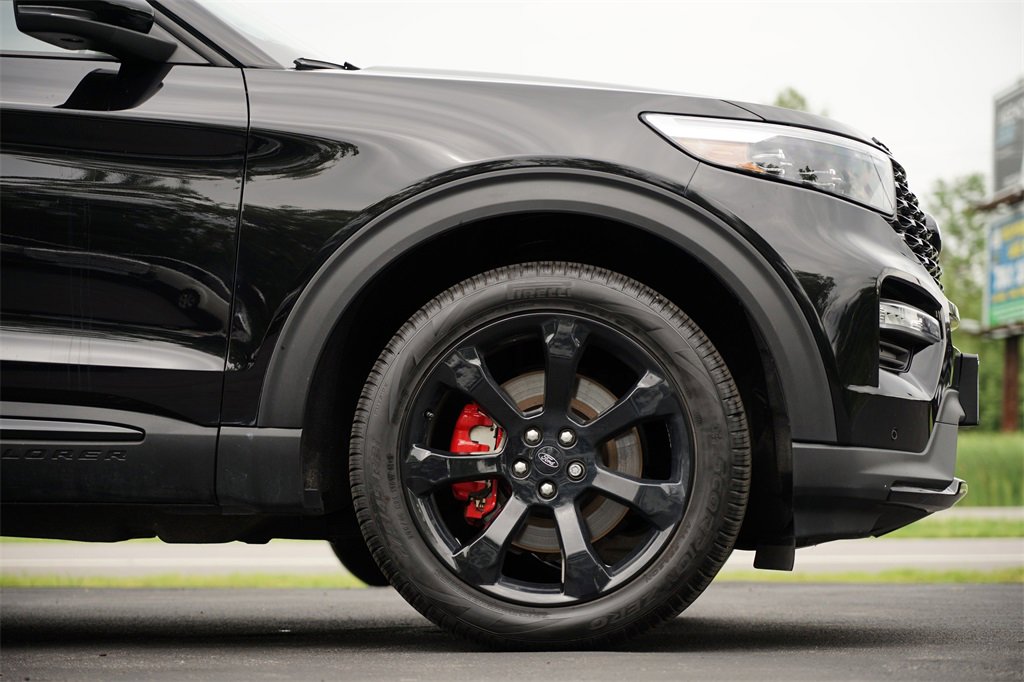 Used 2023 Ford Explorer ST w/ Technology Package image 11