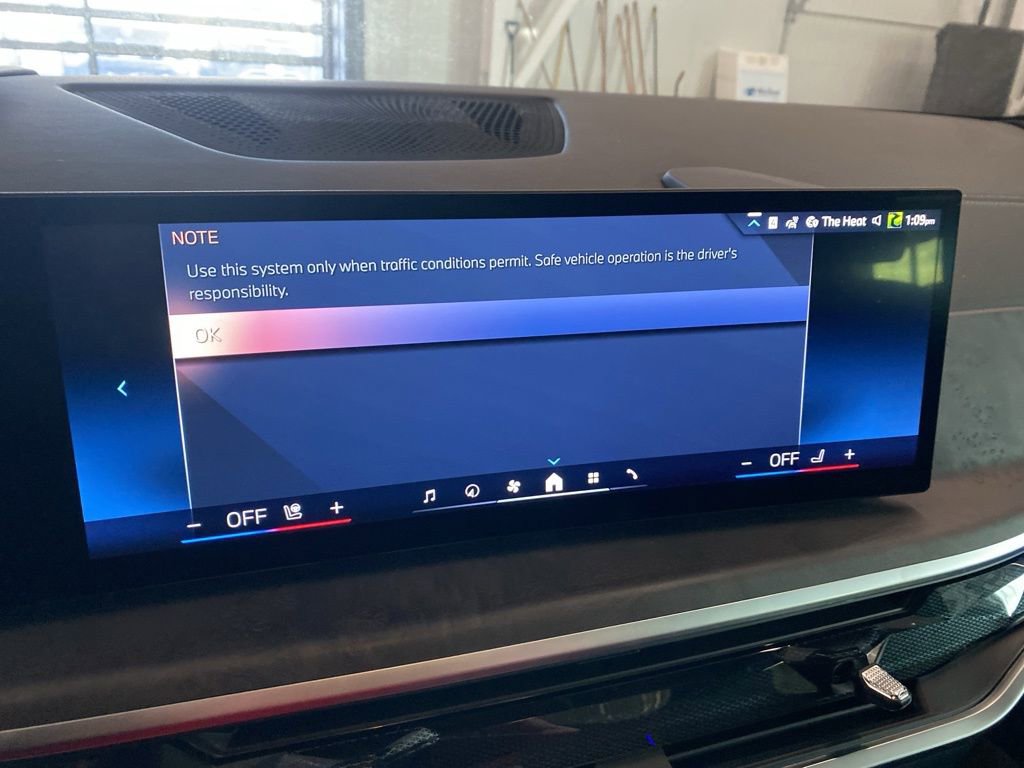 Certified 2025 BMW X7 xDrive40i w/ M Sport Package image 22