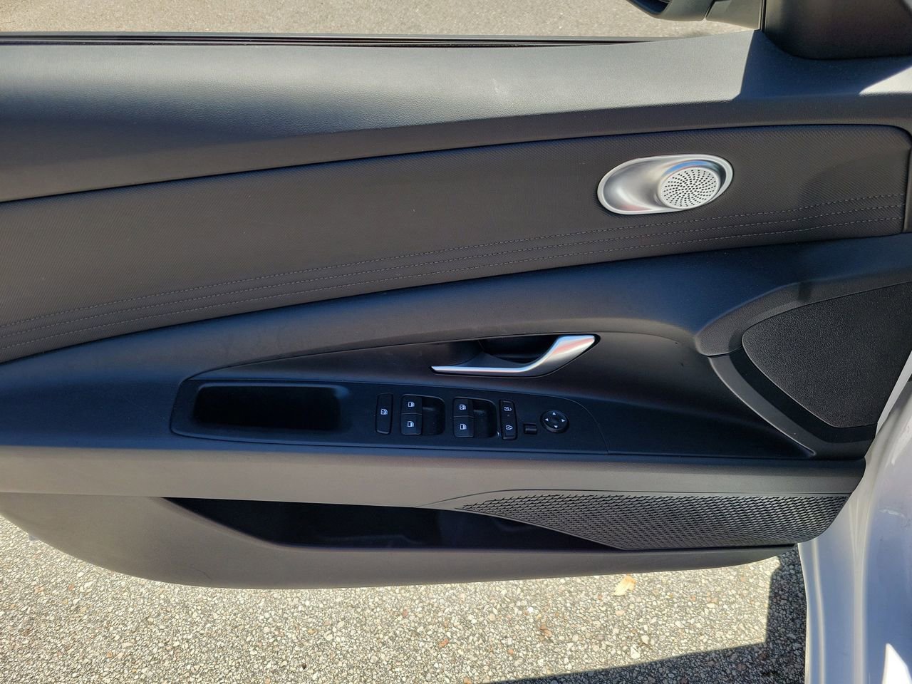 Used 2025 Hyundai Elantra SEL FWD image 12