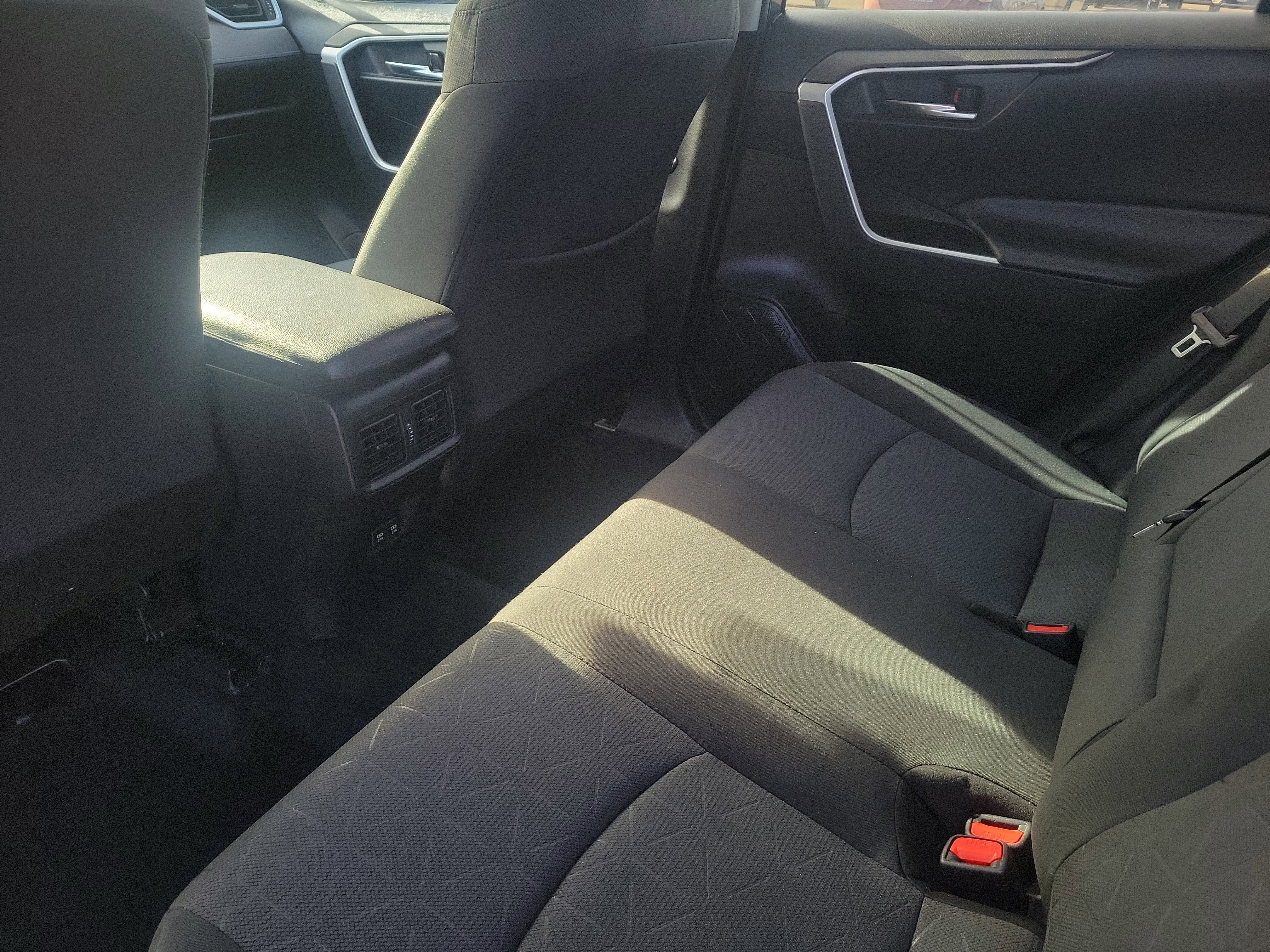 Used 2021 Toyota RAV4 XLE image 9