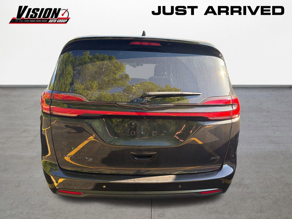 Used 2023 Chrysler Pacifica Touring-L w/ S Appearance Package AWD/4WD image 5