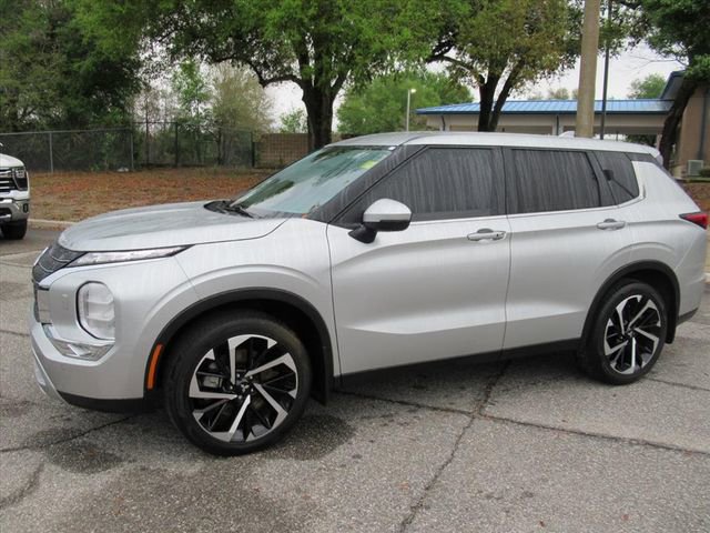 Used 2024 Mitsubishi Outlander SE AWD/4WD image 4