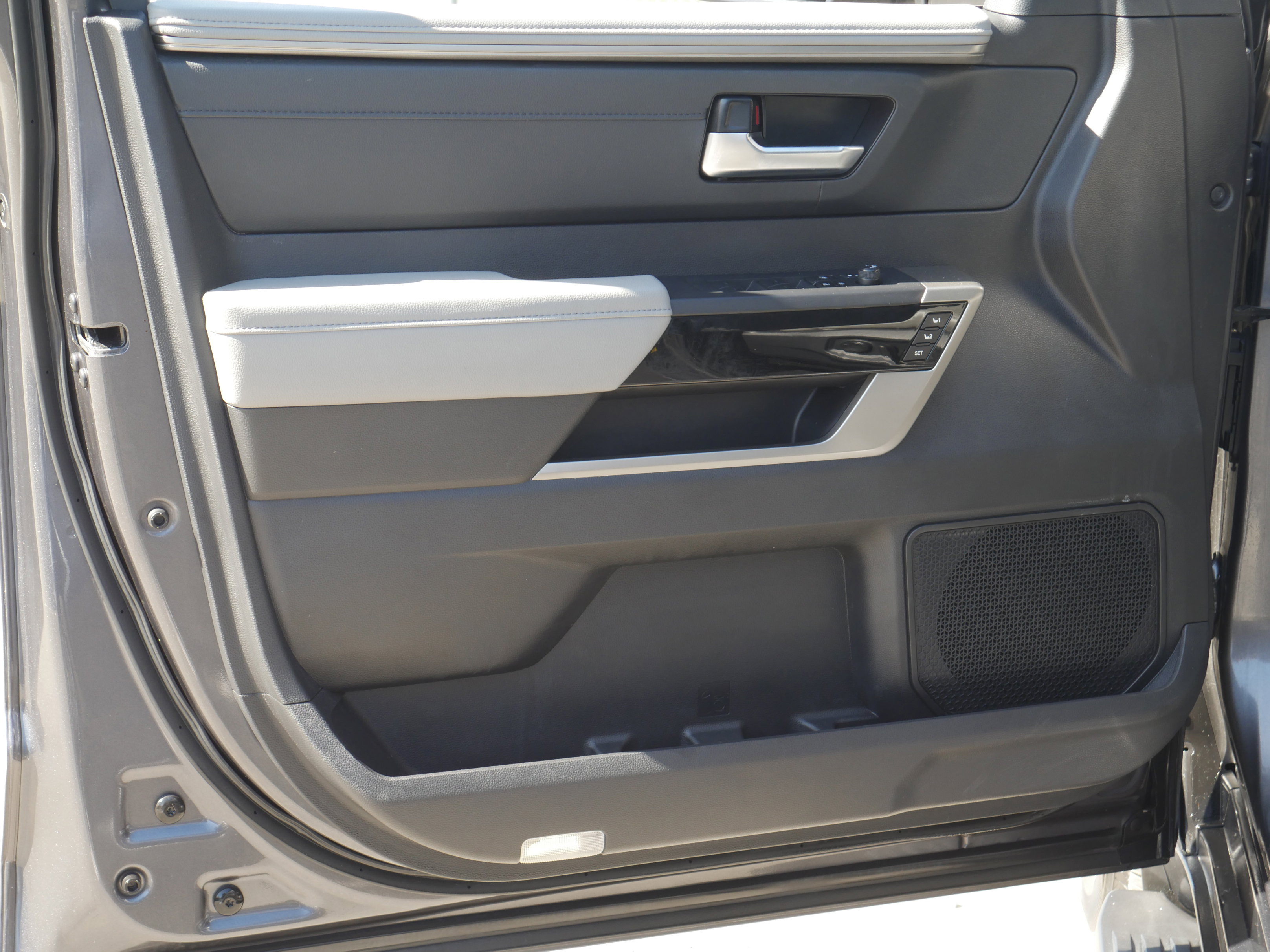 Used 2023 Toyota Sequoia Limited AWD/4WD image 38