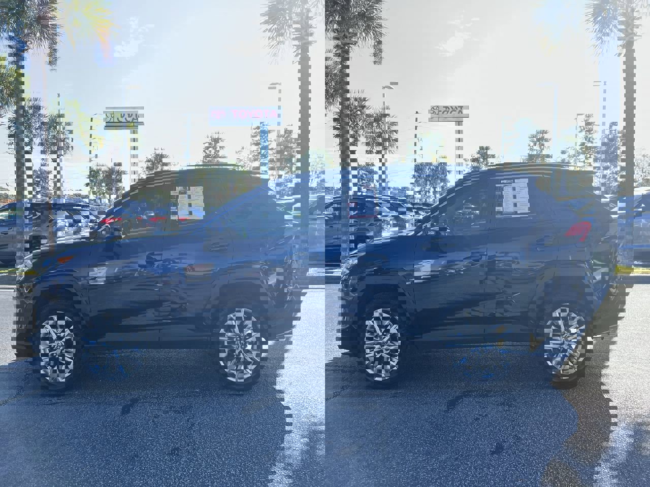 Used 2021 Toyota RAV4 XLE Premium image 7