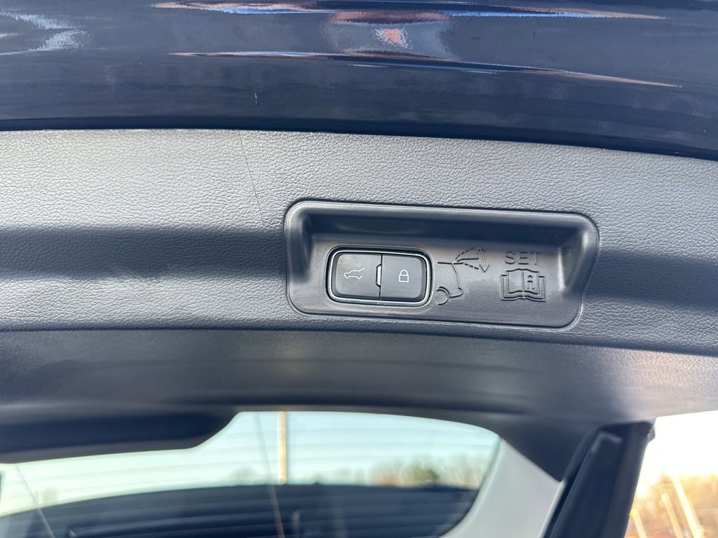 Used 2025 Ford Explorer Active image 12