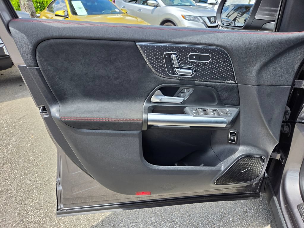 Used 2025 Mercedes-Benz GLA 35 AMG 4MATIC w/ Exclusive Trim Package image 28