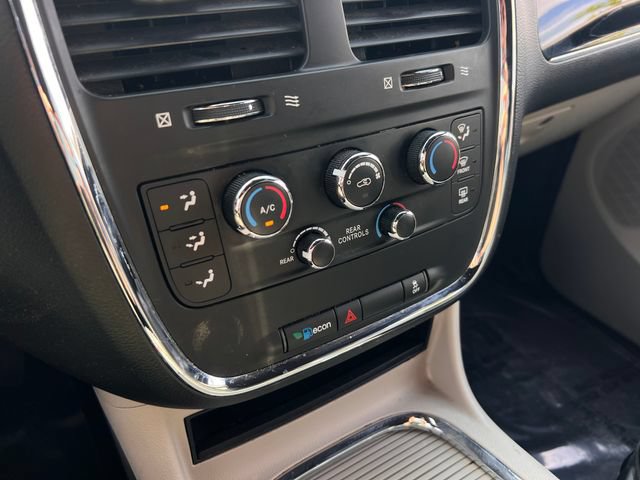 Used 2019 Dodge Grand Caravan SXT FWD image 24