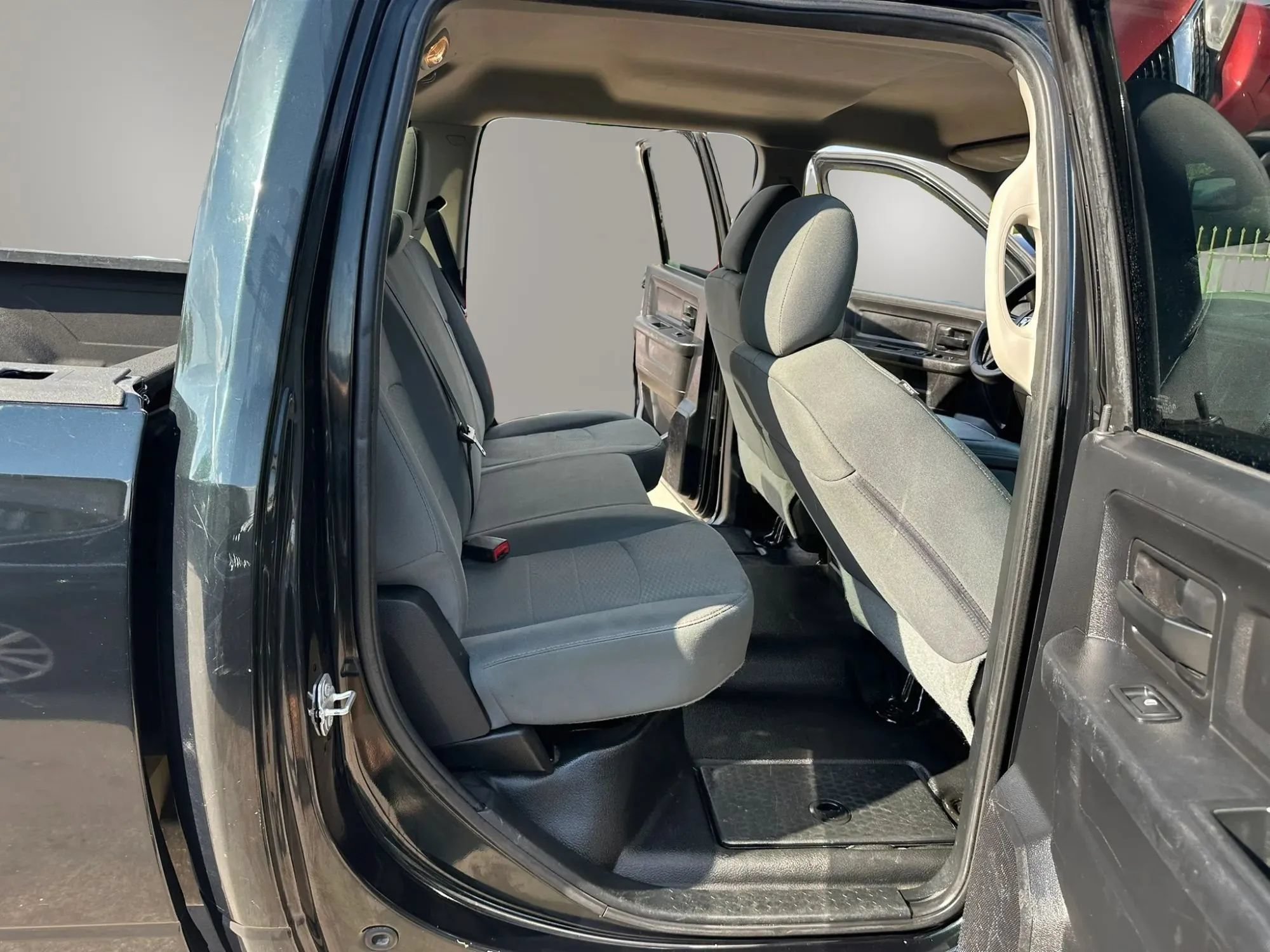 Used 2016 RAM 2500 ST AWD/4WD image 25