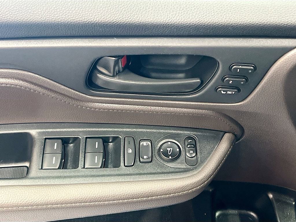 Used 2024 Honda Odyssey EX-L image 17