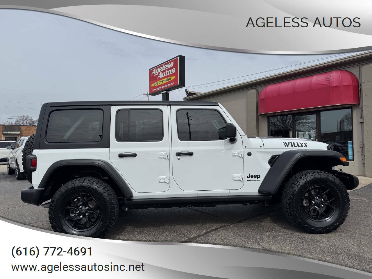 Used 2024 Jeep Wrangler 4WD Unlimited Willys image 1