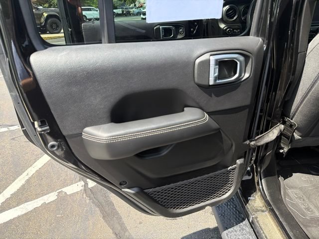 Used 2022 Jeep Wrangler Unlimited Sahara AWD/4WD image 18