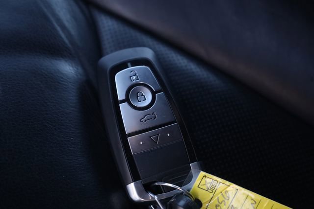 Used 2018 Lincoln MKC Select image 23