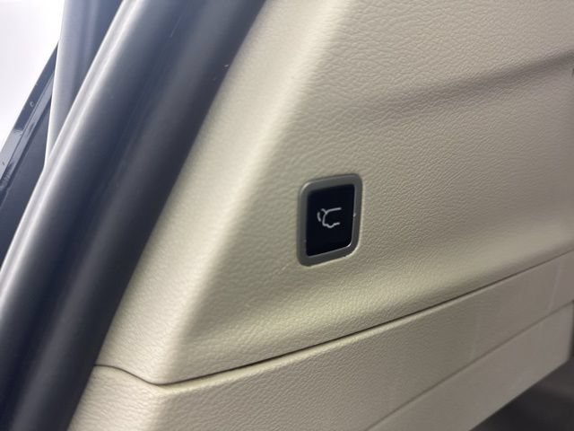 Used 2024 Chrysler Pacifica Touring-L FWD image 47