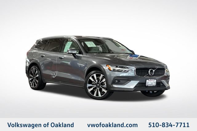 Used 2020 Volvo V60 T5 Cross Country w/ Protection Package Premier AWD/4WD image 1