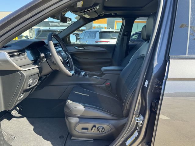 New 2025 Jeep Grand Cherokee Altitude image 19