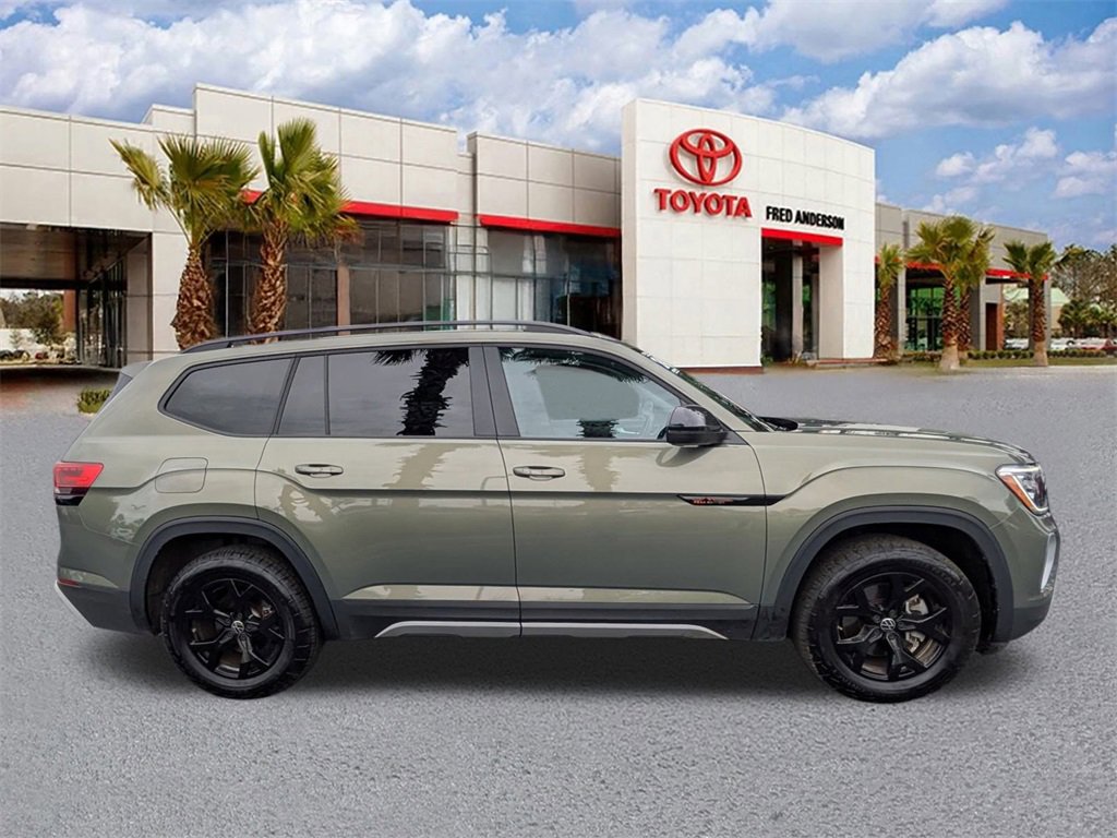 Used 2024 Volkswagen Atlas Peak Edition SE image 3