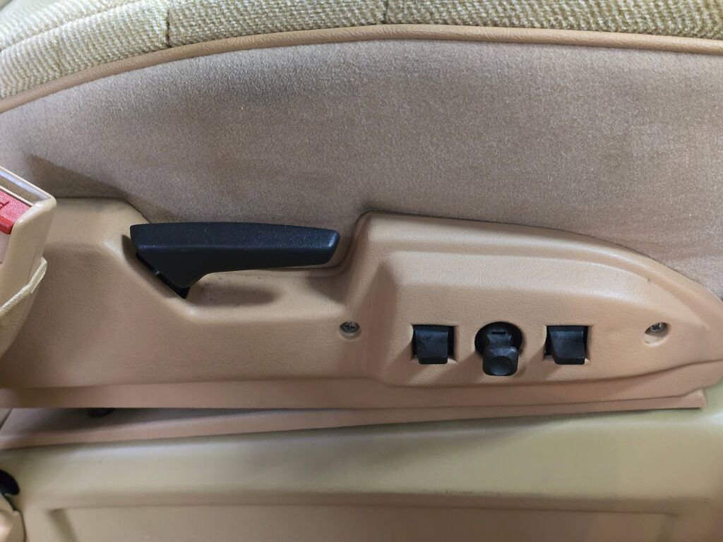 Used 1990 Dodge Grand Caravan LE image 99