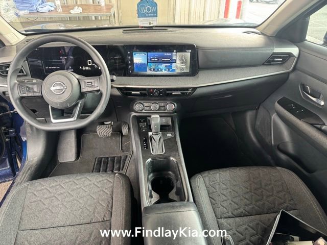 Used 2025 Nissan Kicks SV image 7