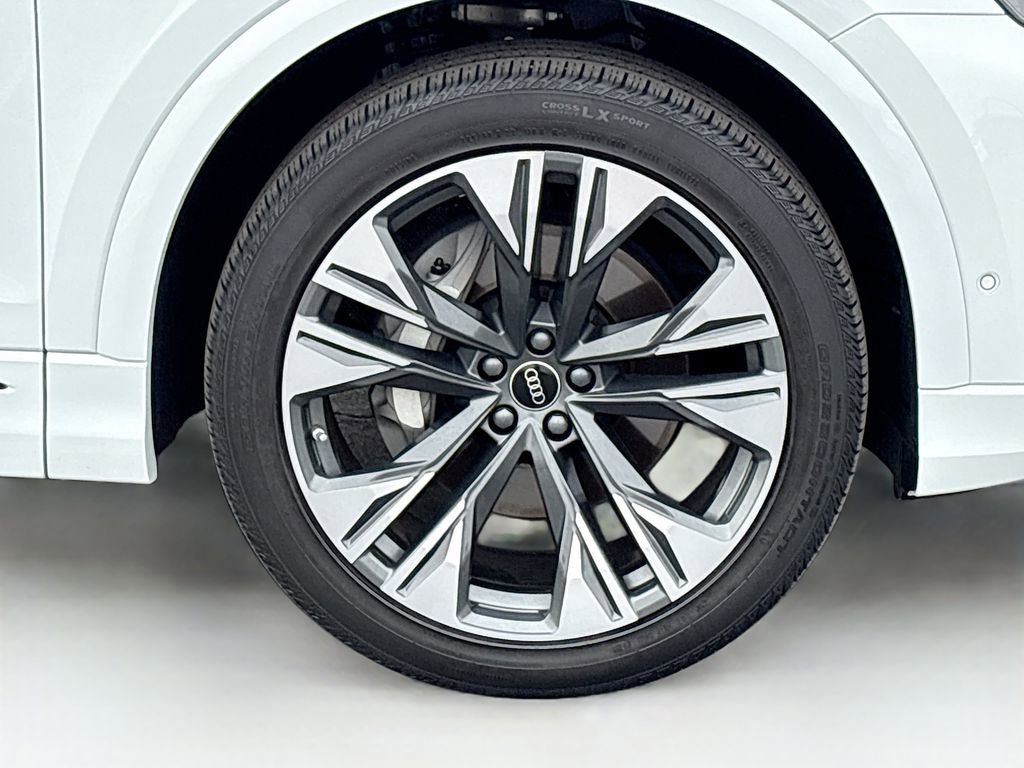 Used 2025 Audi Q8 Premium Plus AWD/4WD image 32