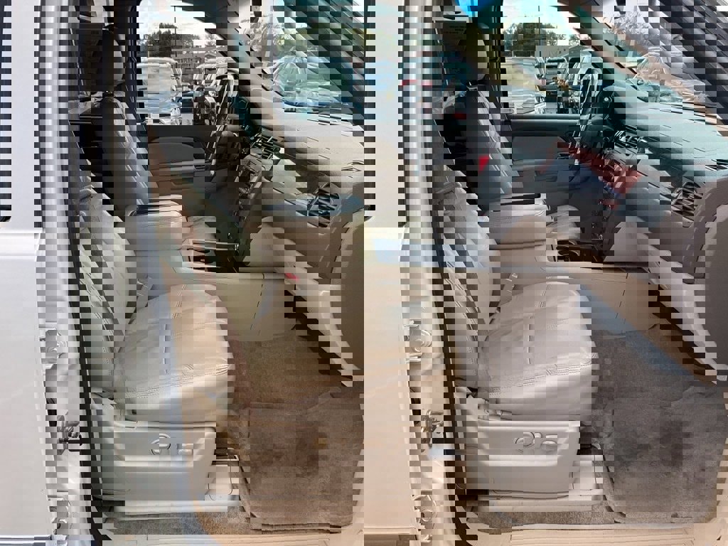 Used 2010 GMC Yukon XL SLT w/ SLT-2 Equipment Package image 22