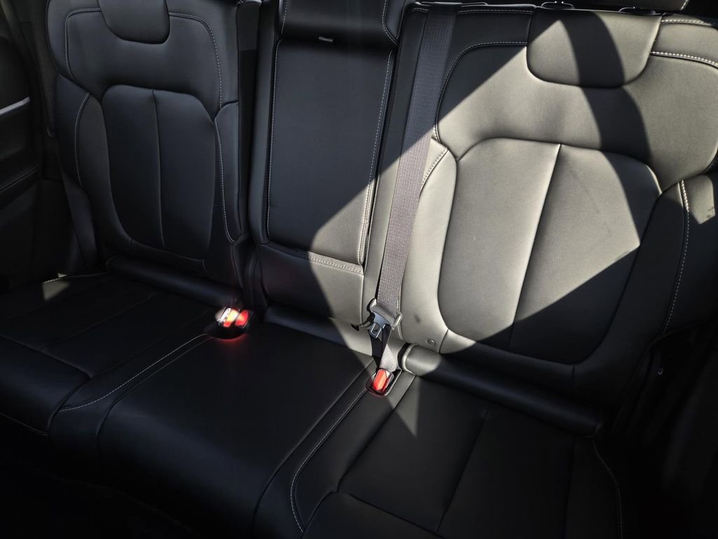 New 2025 Jeep Grand Cherokee Limited image 13