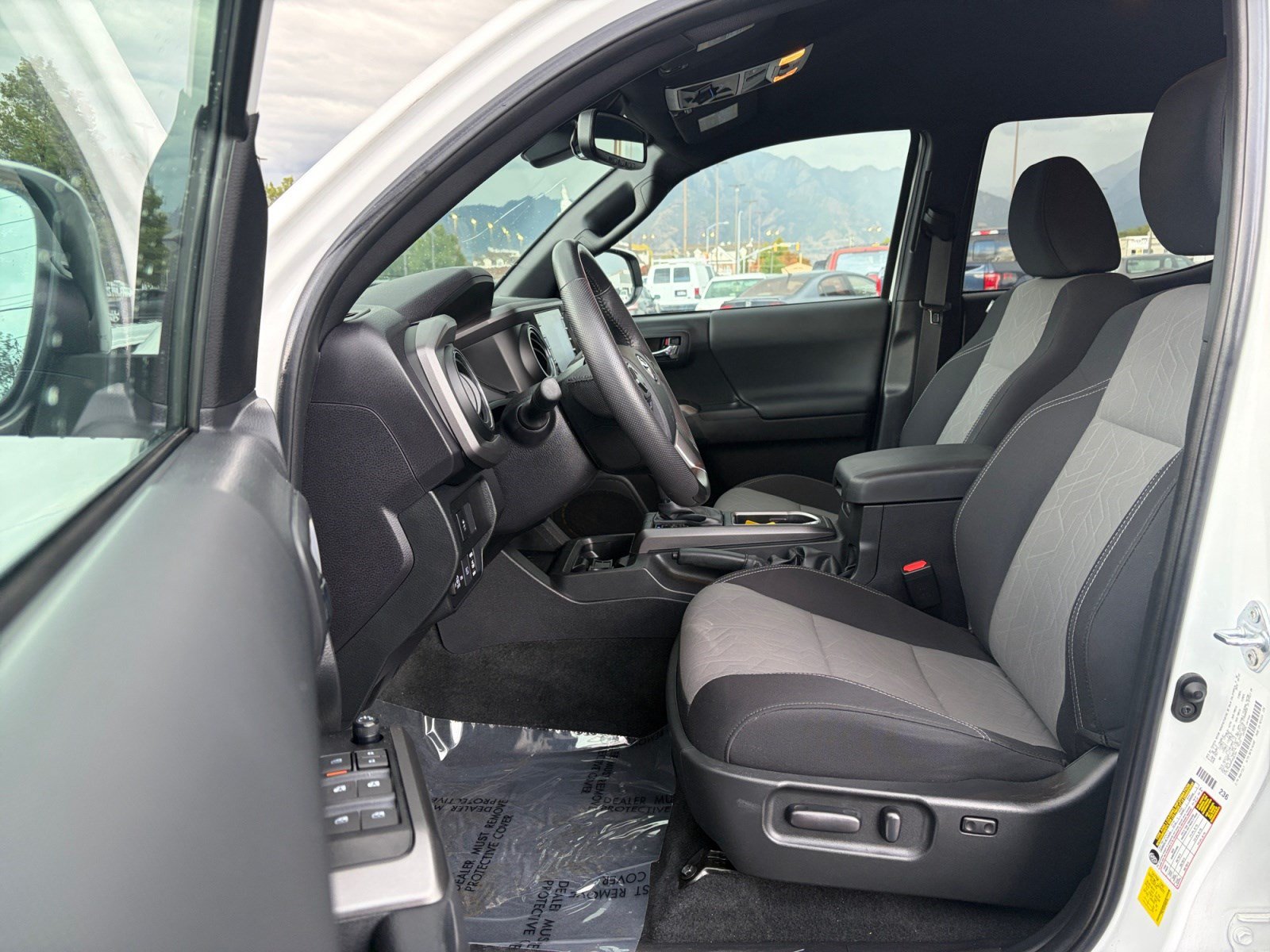 Used 2023 Toyota Tacoma TRD Off-Road w/ Technology Package AWD/4WD image 11