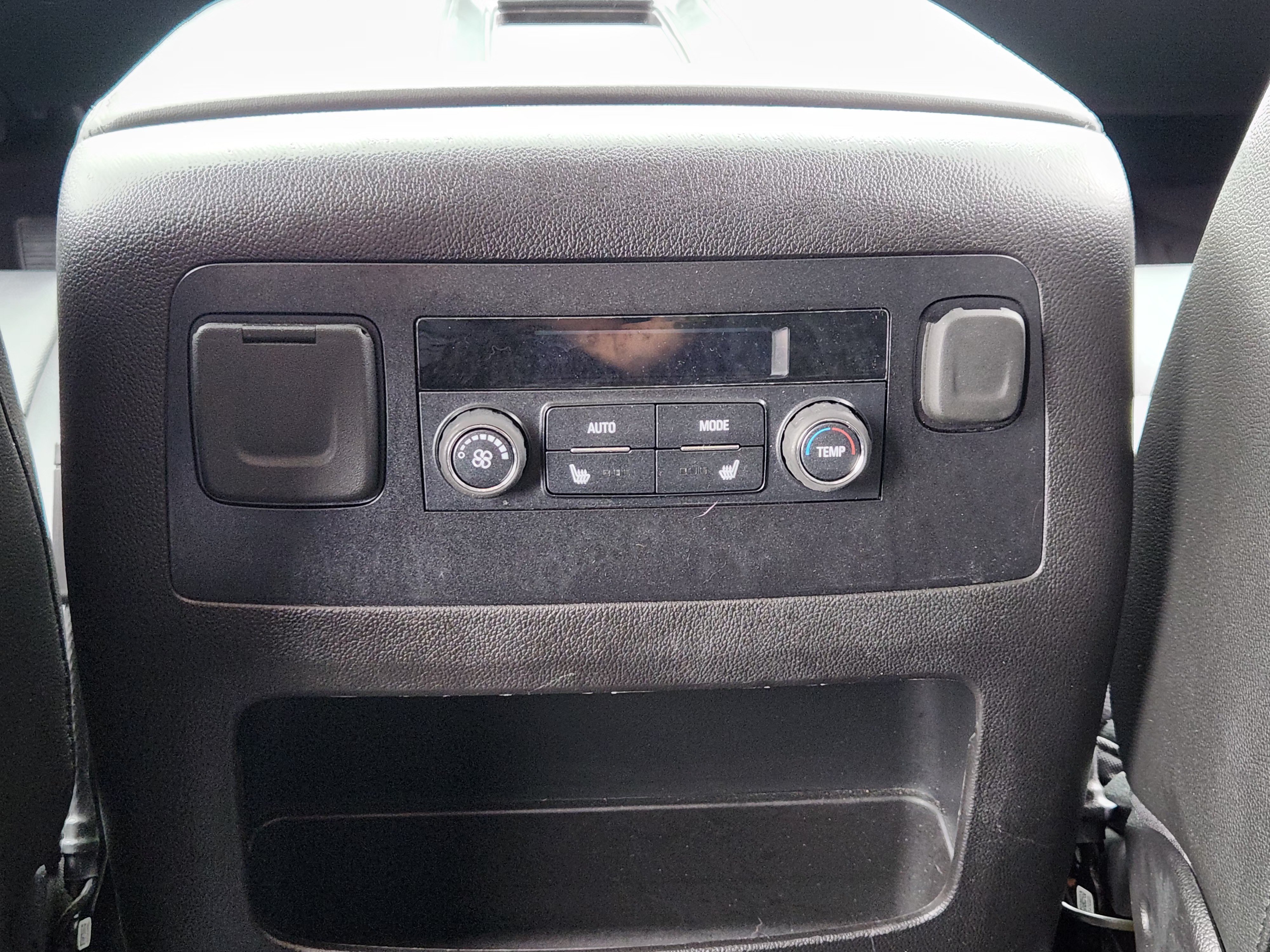 Used 2019 Chevrolet Tahoe LT w/ Luxury Package RWD image 31