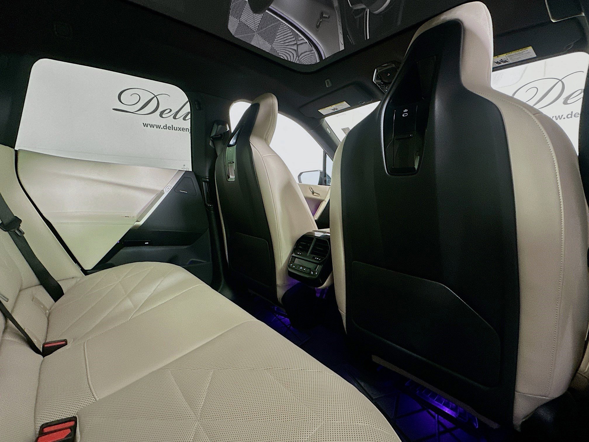 Used 2024 BMW iX xDrive50 w/ Sport Package image 28