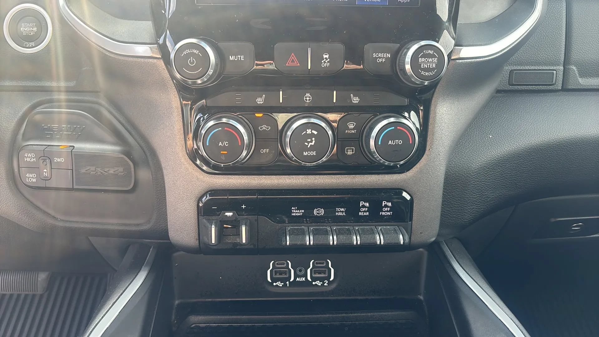 Used 2022 RAM 3500 Big Horn w/ Level C Equiment Group AWD/4WD image 28