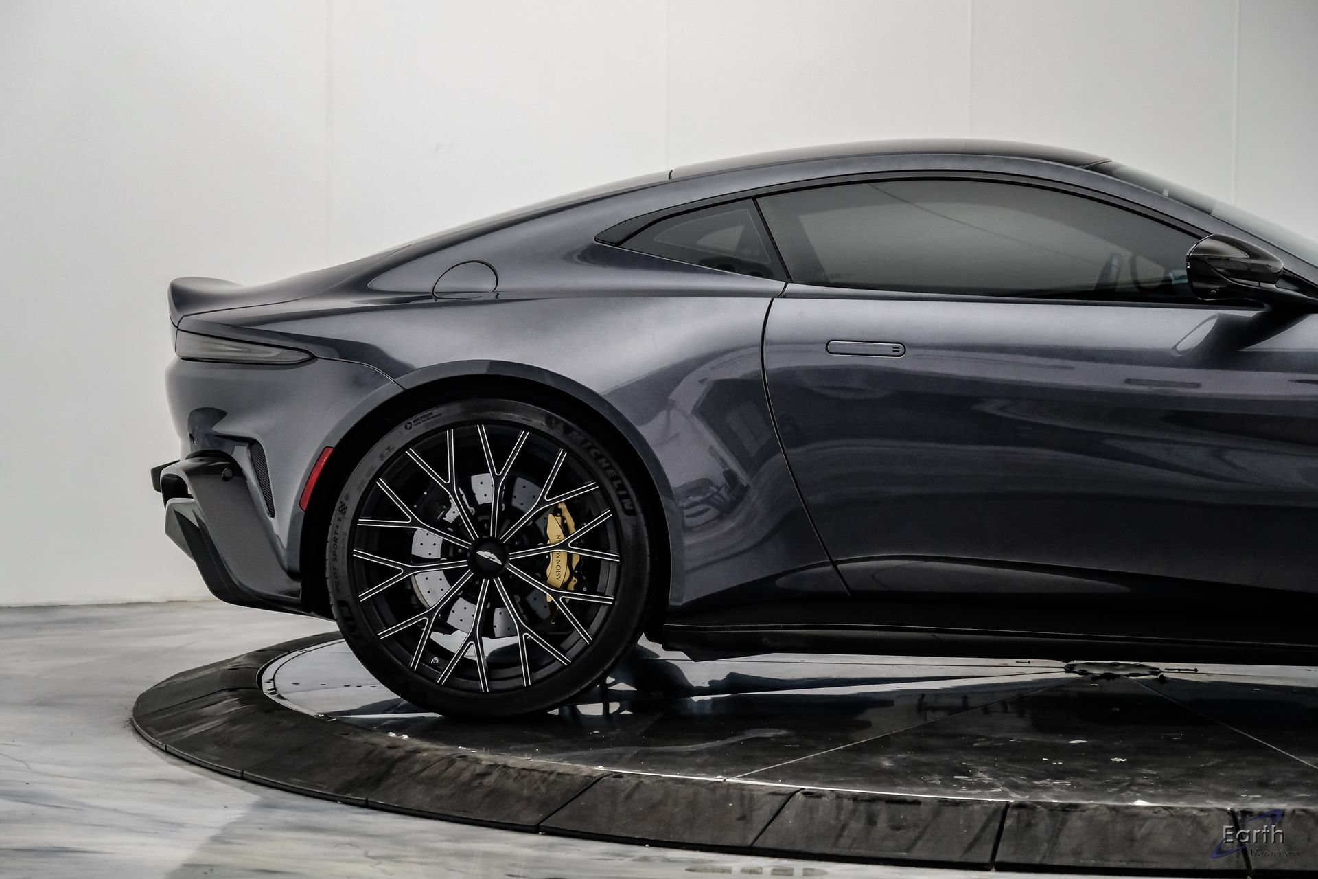 Used 2023 Aston Martin V12 Vantage RWD image 26