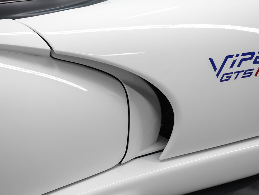 Used 1998 Dodge Viper GTS image 13