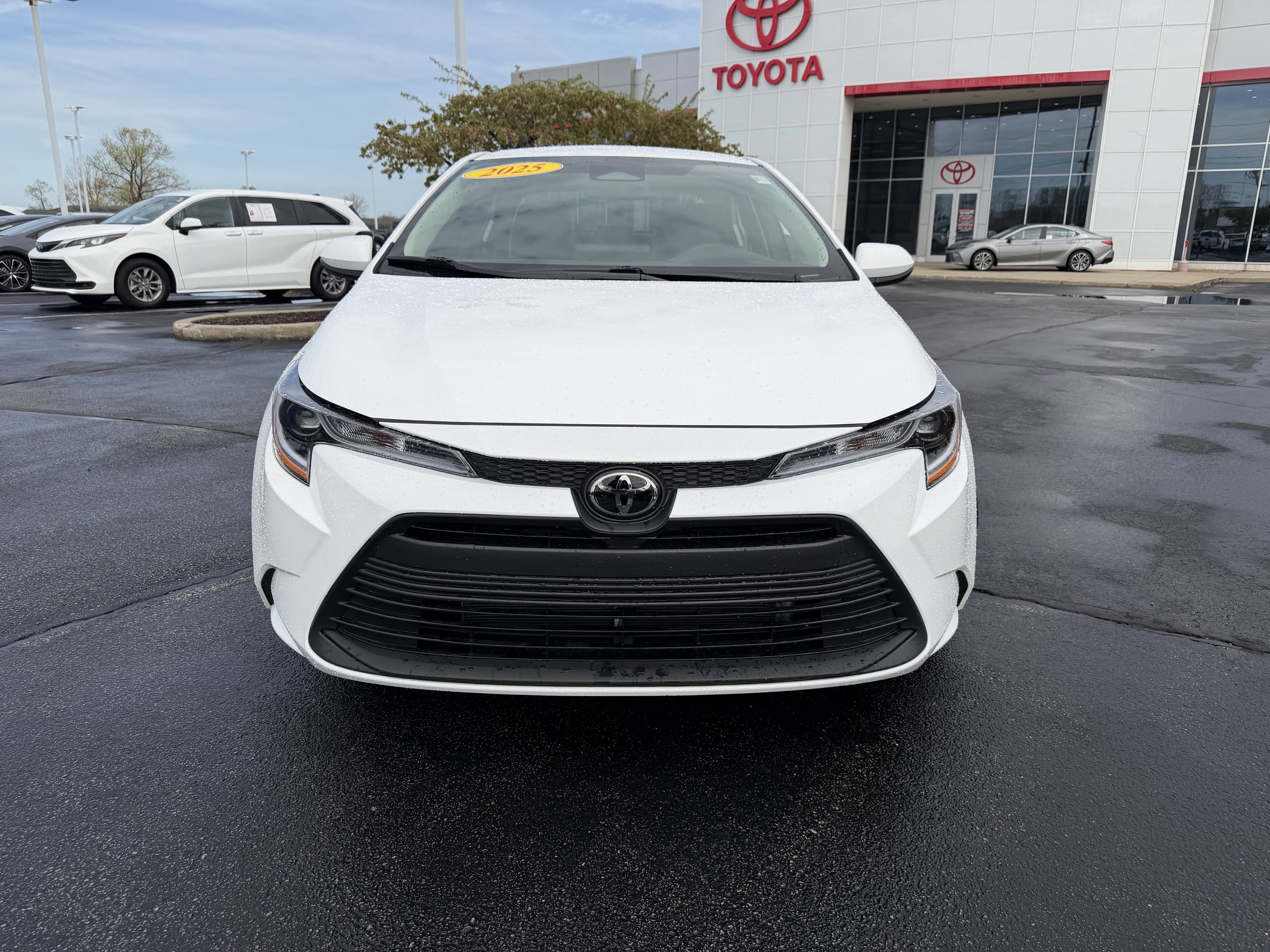 Used 2025 Toyota Corolla LE image 2