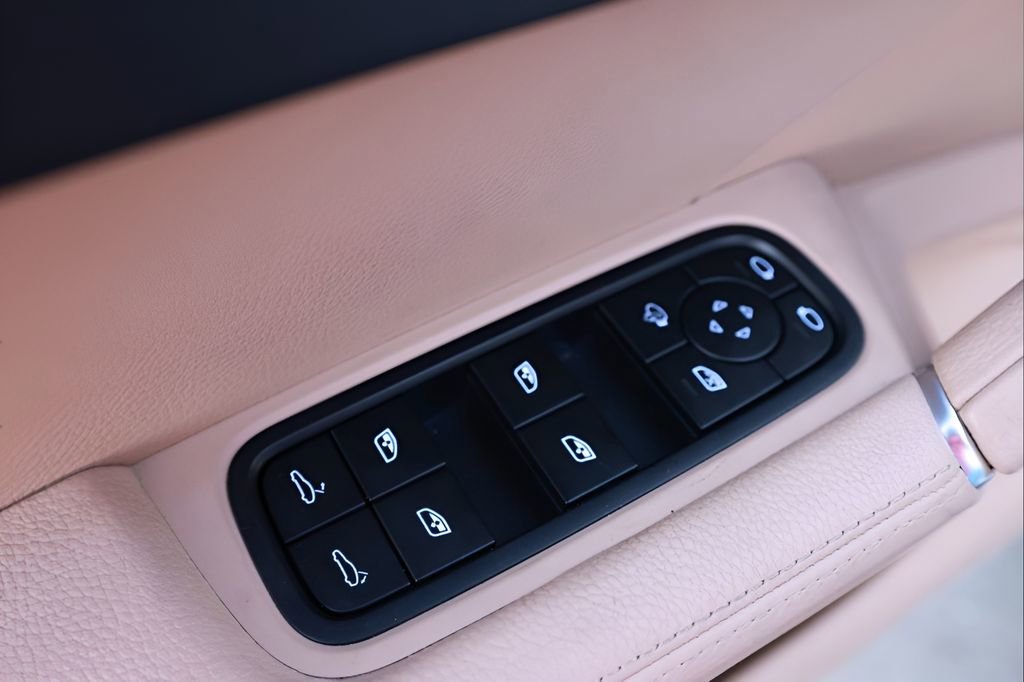 Used 2023 Porsche Cayenne image 41