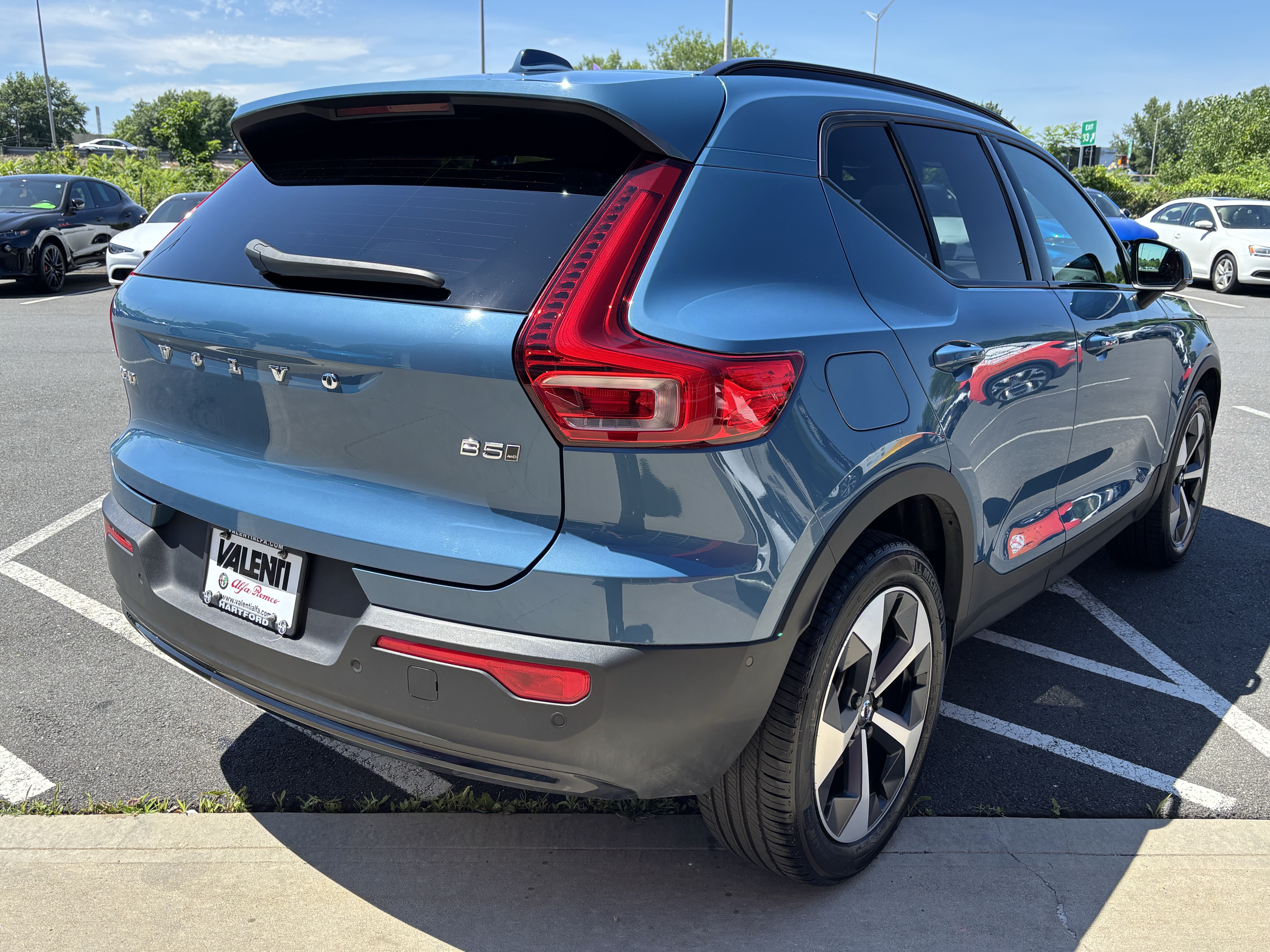 Used 2025 Volvo XC40 B5 Plus AWD/4WD image 8