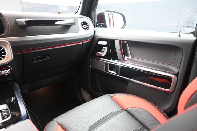 Used 2025 Mercedes-Benz G 63 AMG 4MATIC w/ AMG Night Package Plus image 30