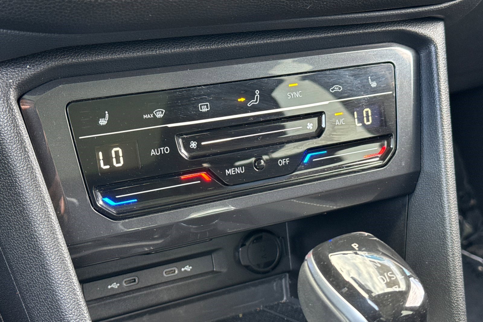 Used 2024 Volkswagen Tiguan SE image 19