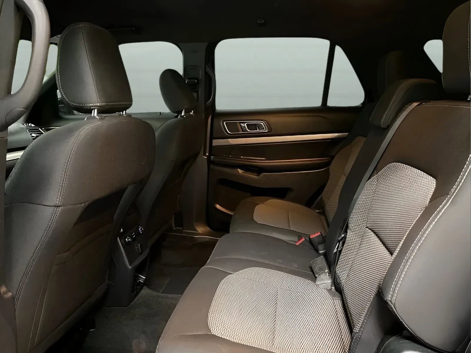 Used 2018 Ford Explorer XLT w/ Equipment Group 201A AWD/4WD image 11