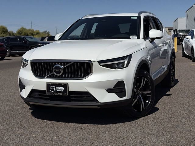 Used 2025 Volvo XC40 B5 Core image 3