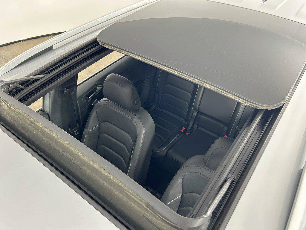 Used 2020 Volkswagen Tiguan SEL Premium R-Line AWD/4WD image 23