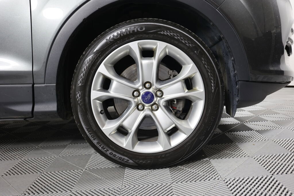 Used 2016 Ford Escape Titanium image 2